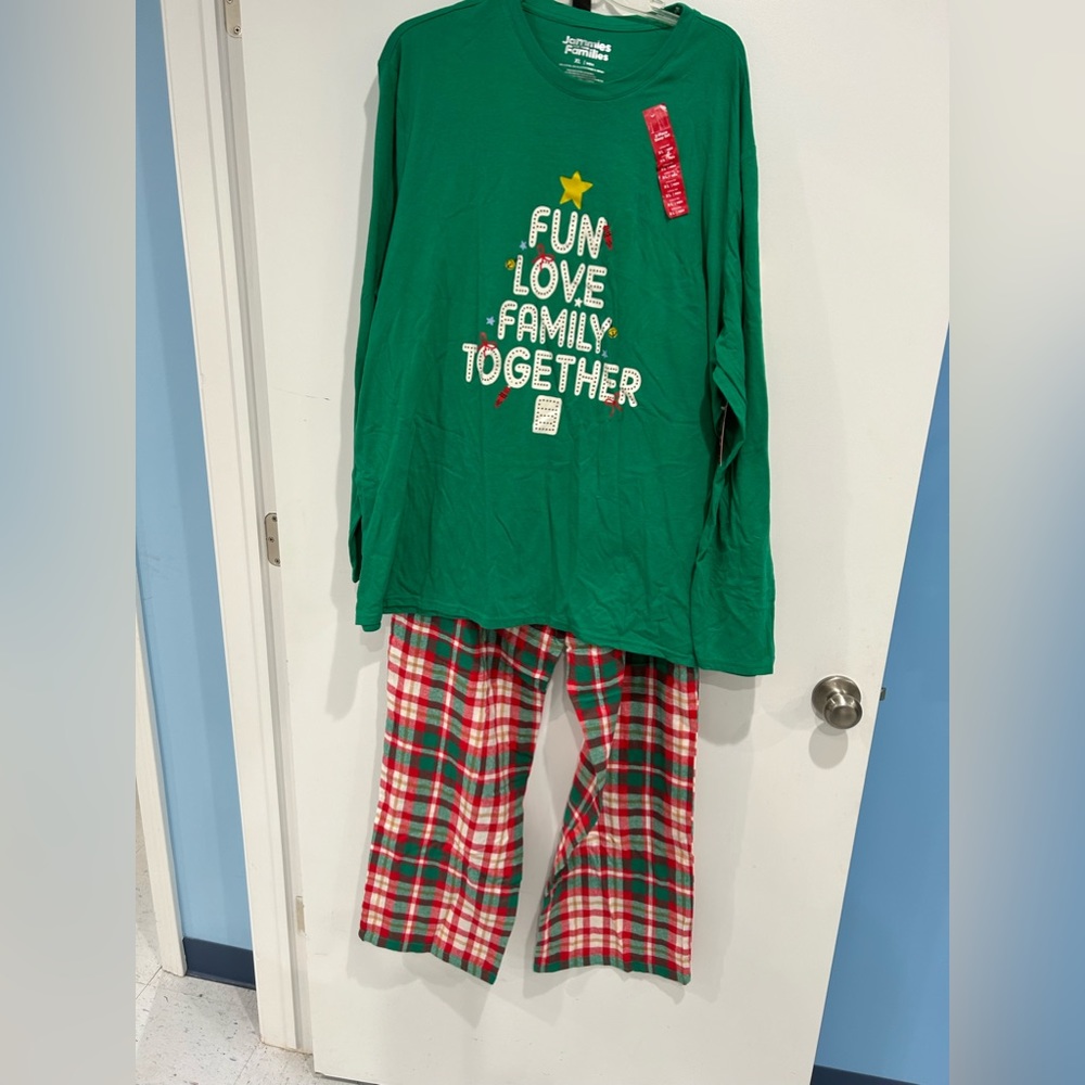 Jammies For Your Families Men’s Holiday Pajama set